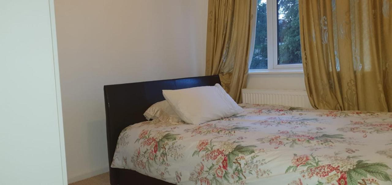 2 Bed Semi-Detached House Villa Poole Eksteriør bilde